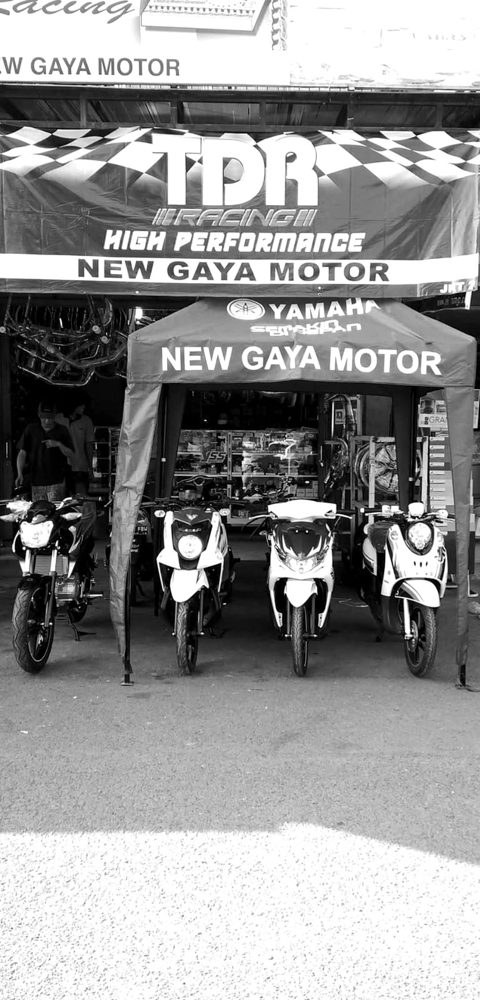 New Gaya Motor storefront with TDR Racing banner